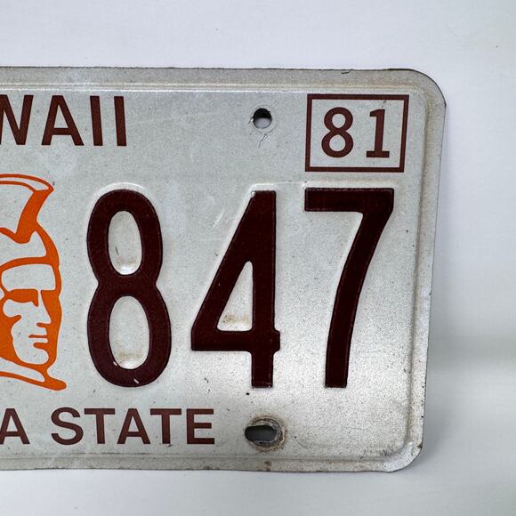 Vintage 1980’s Hawaii Aloha State License Plate CCW 847 Hawaiian Warrior Design - Picture 3 of 4